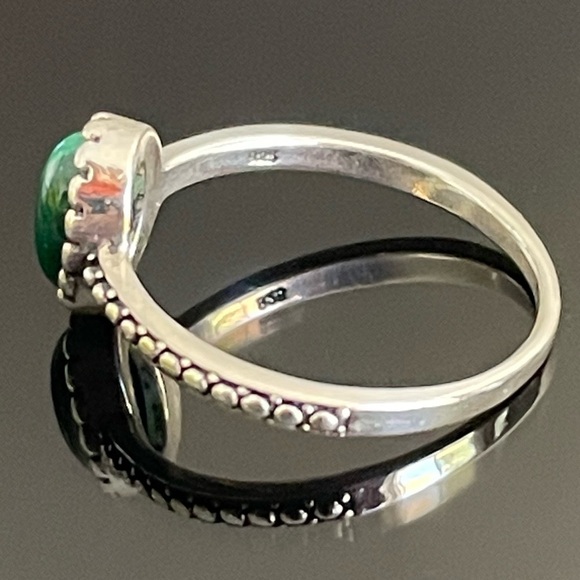 Sterling Silver Semi Precious Gemstone Oval Malachite Ring​ - Picture 6 of 7